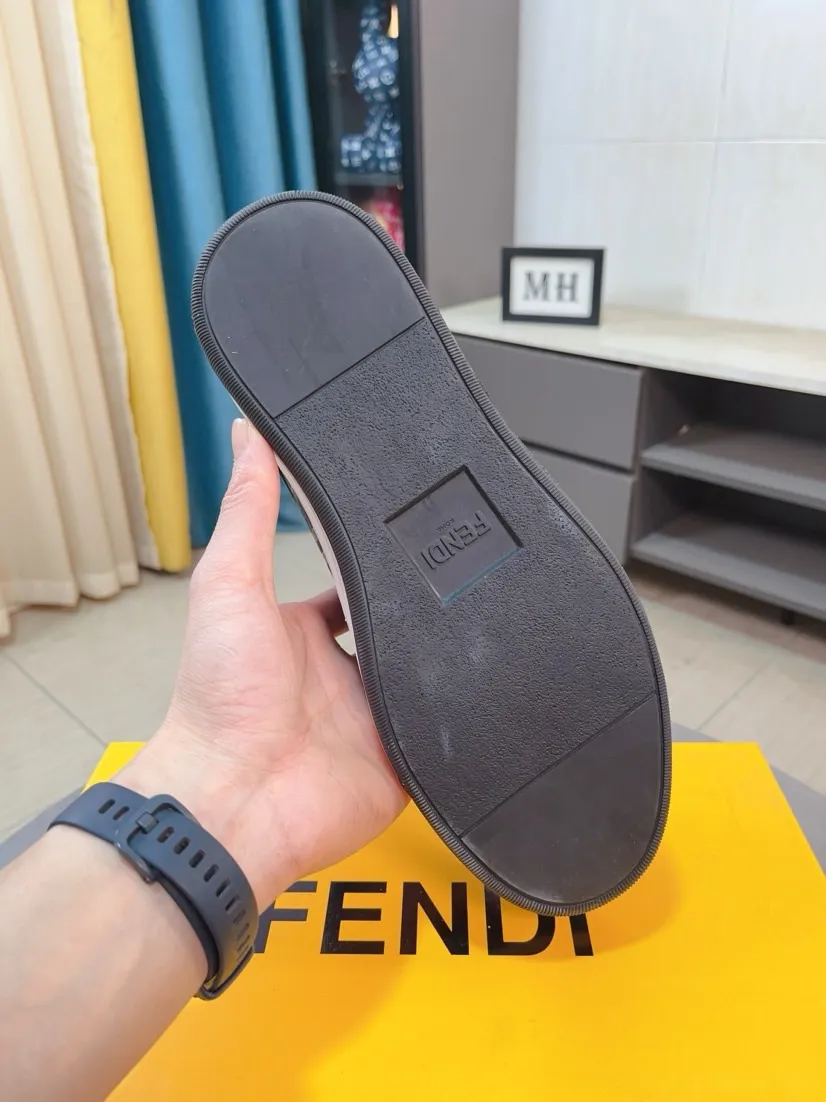 Ex-factory price 420🌹🌹【fendi Fendi】: 🔝High-end brand of men's shoes: high-top series: official website 1:1 latest masterpiece: the upper is made of brand fabric with imported cowhide technology, ➕🐑made in sheepskin👍, making walking more convenient and comfortable, a stunning work, compared with the official quality, the beautiful 1:1 replica [color]! Create a fashionable personality to set off your uniqueness! A must-have for trendy men! 🔥Size: 38-44.